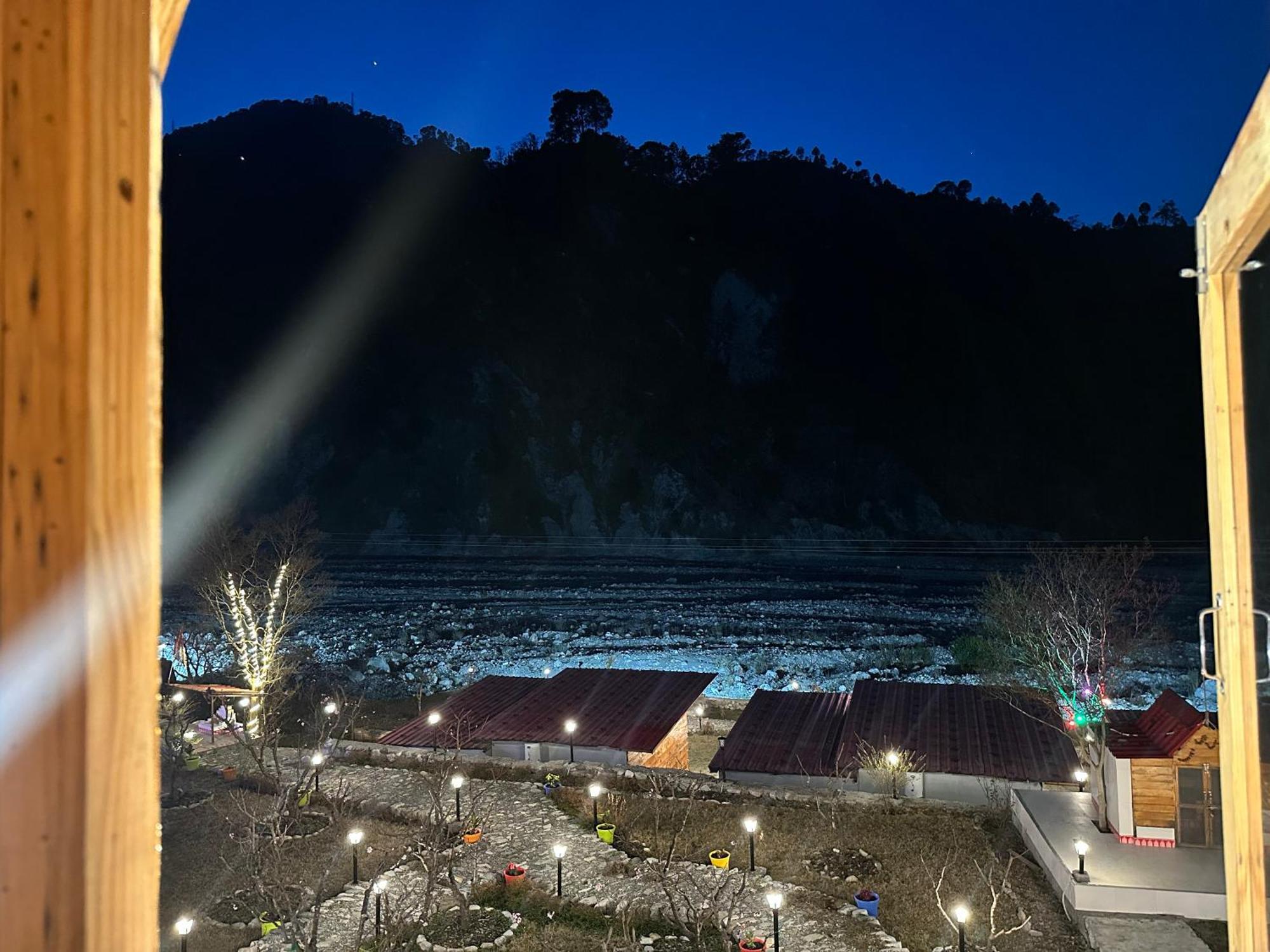 Cabana Riverside Resort - Kainchi Dham Nainital Extérieur photo