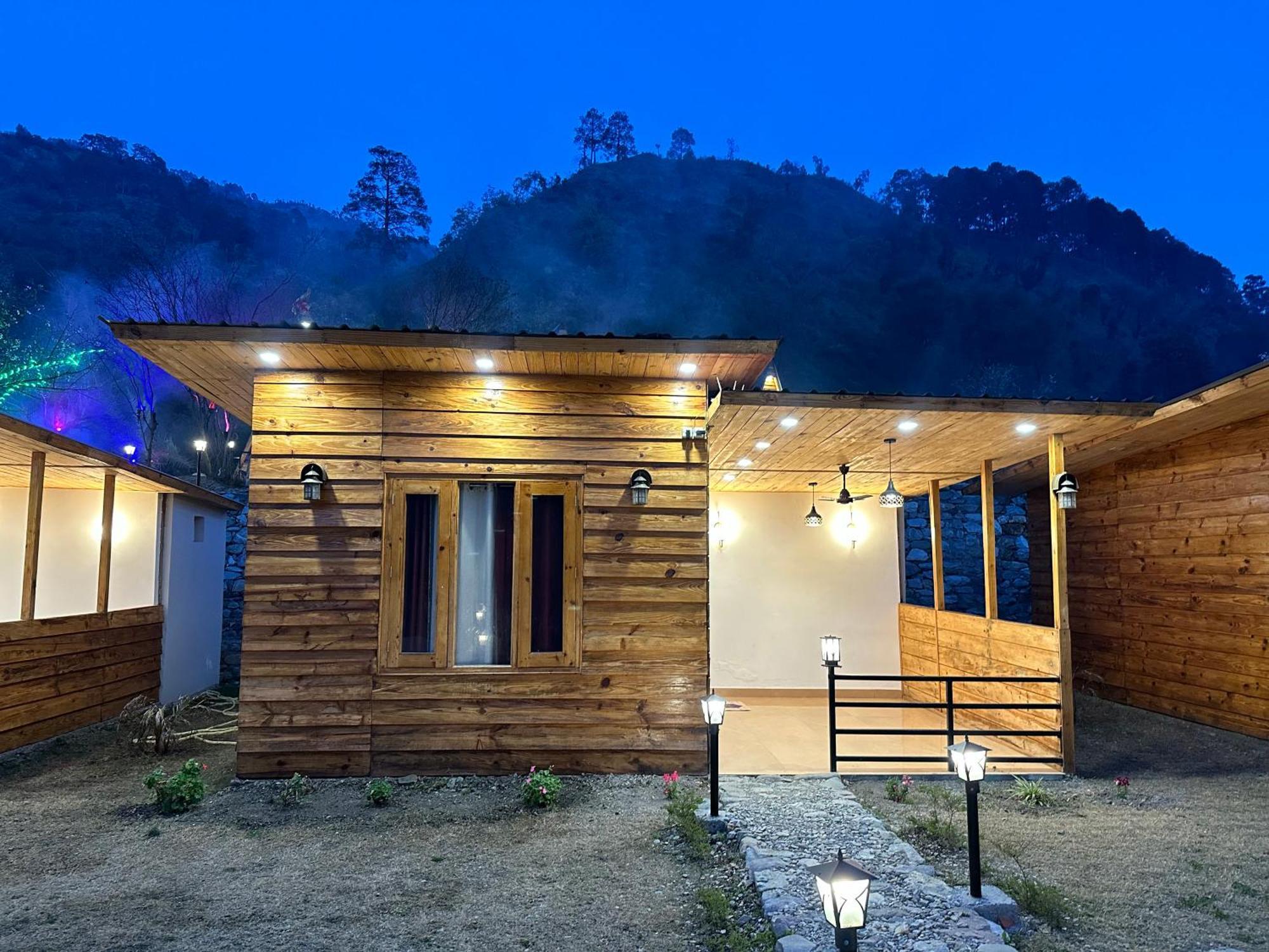 Cabana Riverside Resort - Kainchi Dham Nainital Extérieur photo