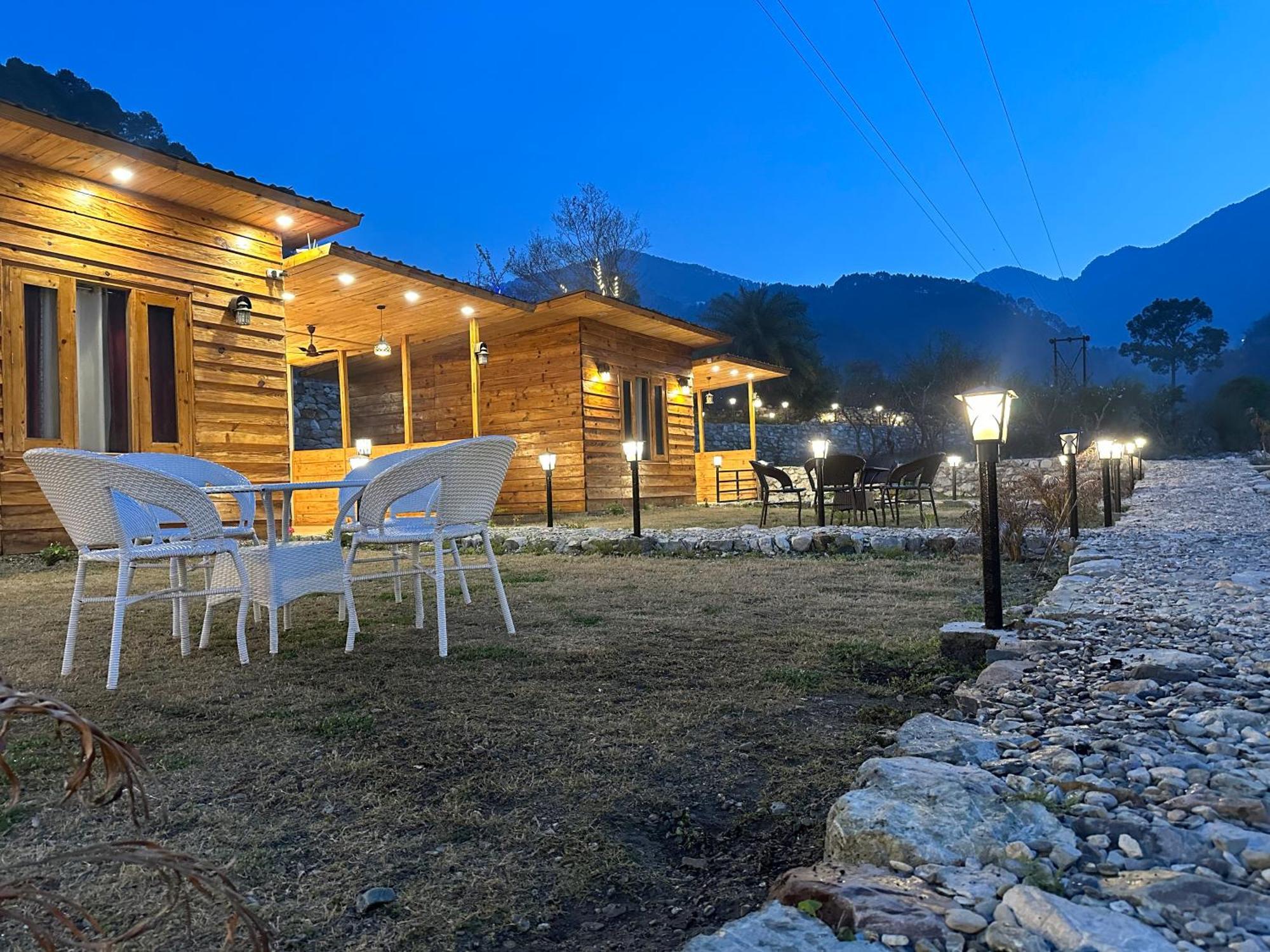 Cabana Riverside Resort - Kainchi Dham Nainital Extérieur photo