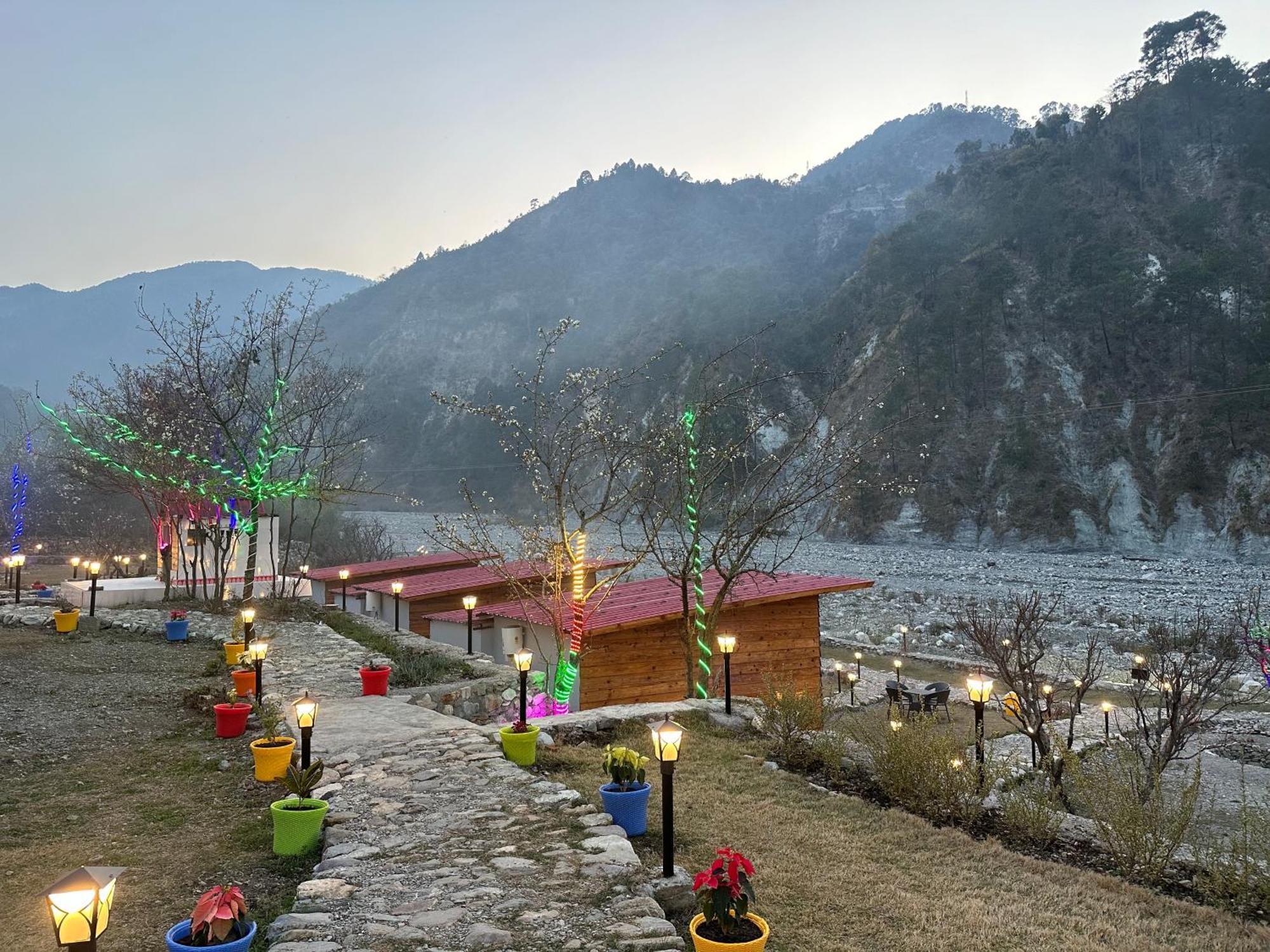 Cabana Riverside Resort - Kainchi Dham Nainital Extérieur photo