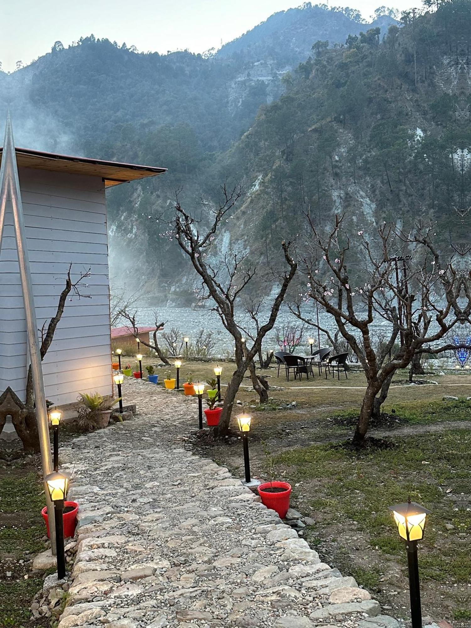 Cabana Riverside Resort - Kainchi Dham Nainital Extérieur photo