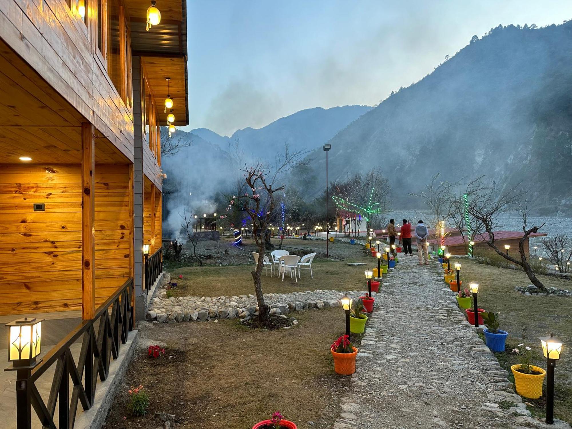 Cabana Riverside Resort - Kainchi Dham Nainital Extérieur photo
