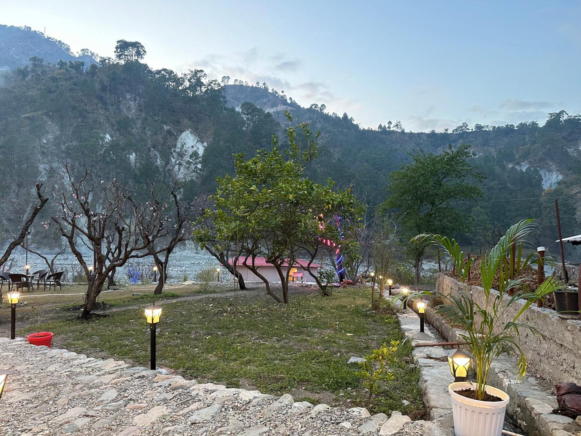 Cabana Riverside Resort - Kainchi Dham Nainital Extérieur photo
