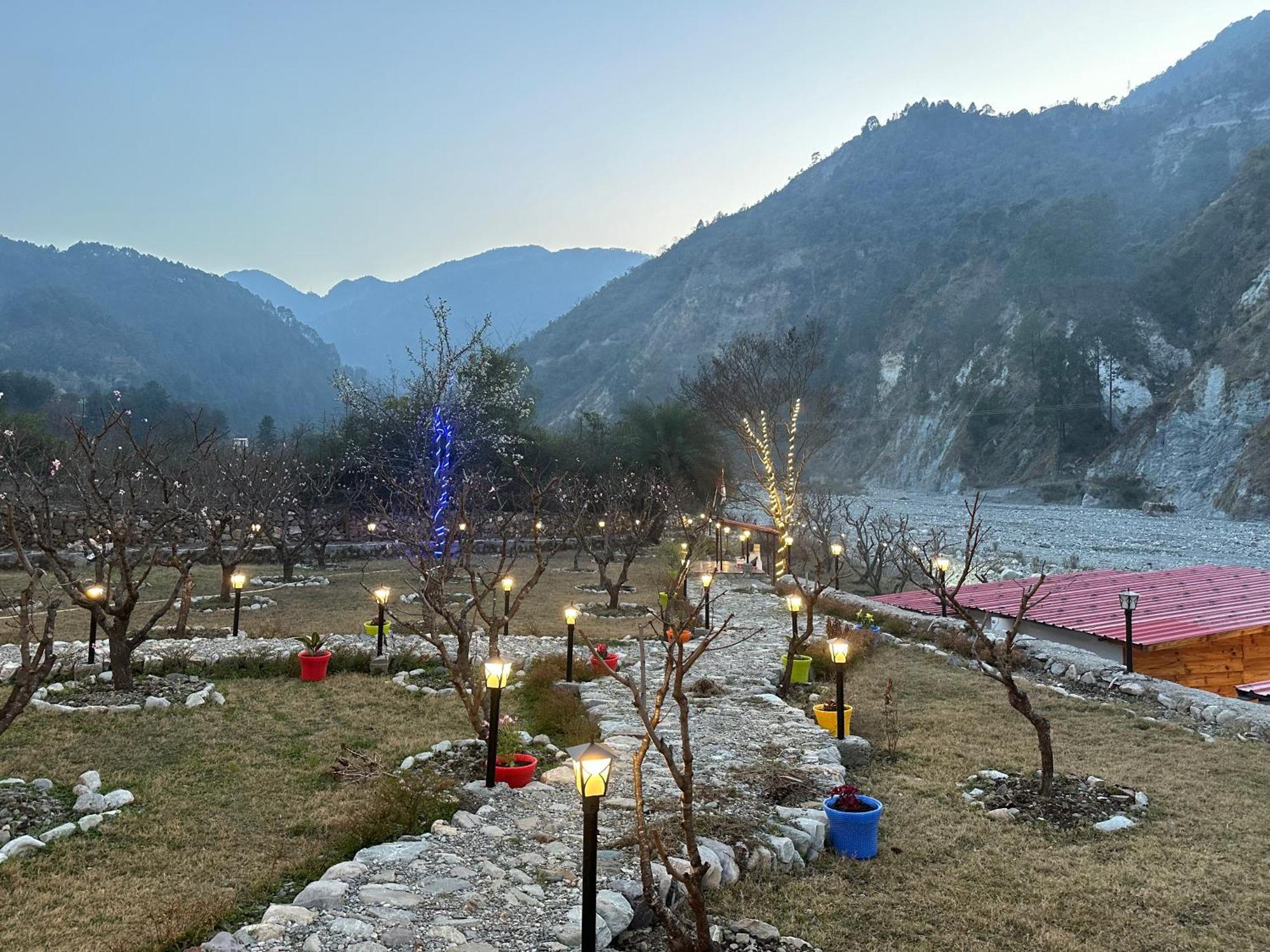 Cabana Riverside Resort - Kainchi Dham Nainital Extérieur photo