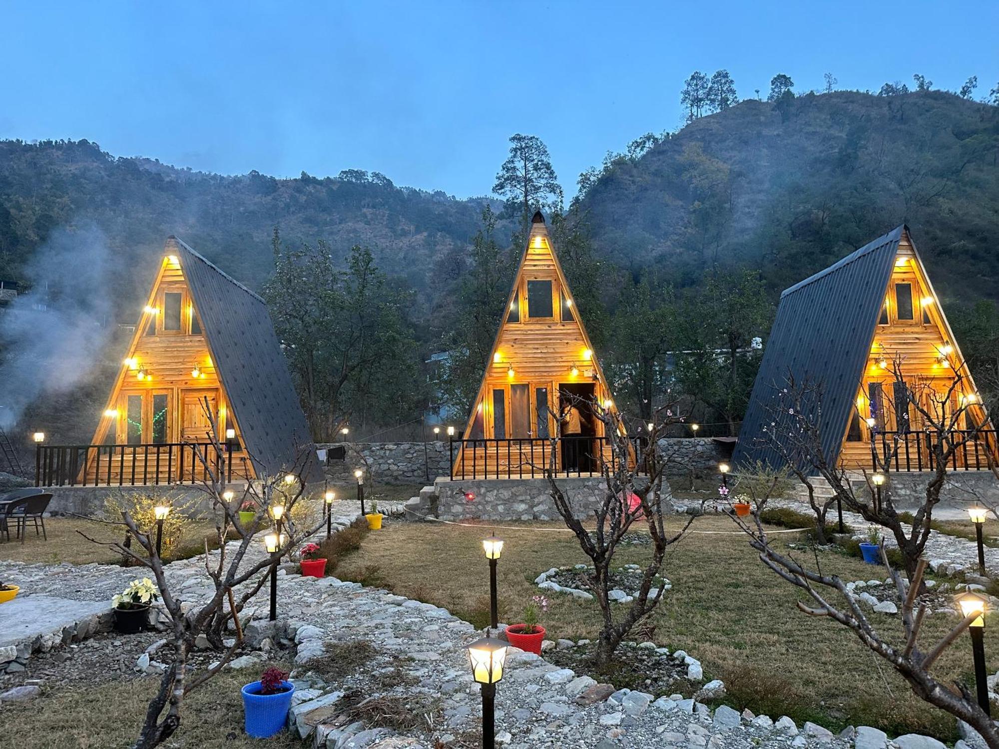 Cabana Riverside Resort - Kainchi Dham Nainital Extérieur photo